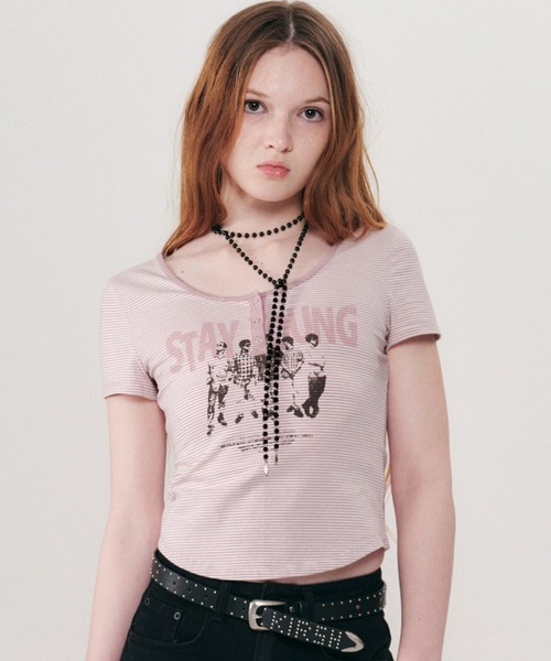 KIRSH(キルシー)の「KIRSH STRIPE SLIM FIT T-SHIRT ストライプ スリム フィット Tシャツ(Tシャツ/カットソー・レディース・ピンク/ブラック・ONE SIZE)」の1枚目の写真