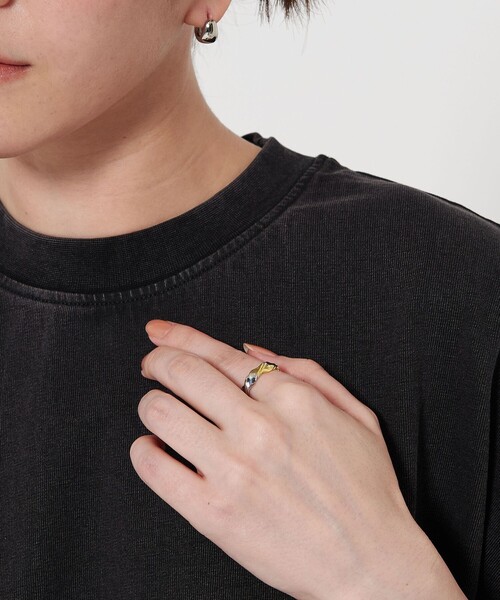 BEAUTY&YOUTH UNITED ARROWS(ビューティーアンドユースユナイテッドアローズ)の「メタリックカラー ネジリ リング(リング・レディース・その他1・12)」の2枚目の写真