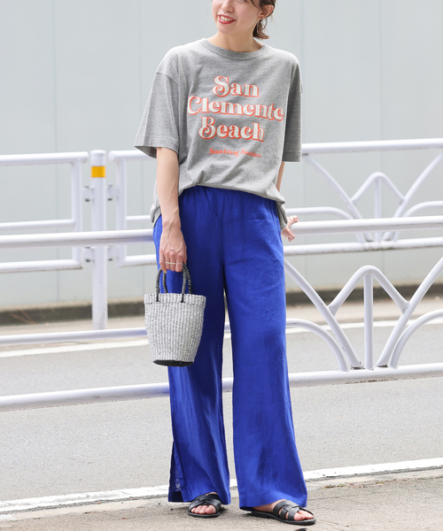 JOURNAL STANDARD relume(ジャーナルスタンダード レリューム)の「スーベニアTCR TEE(Tシャツ/カットソー・レディース・チャコールグレー/アイボリー・FREE)」の3枚目の写真