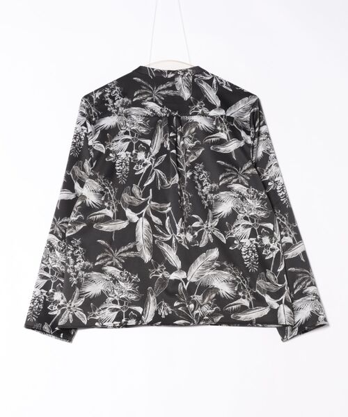 Liyoca（リヨカ）の「ボタニカル柄サテンバンドカラーシャツ（シャツ/ブラウス・レディース・ブラック・FREE）」の2枚目の写真