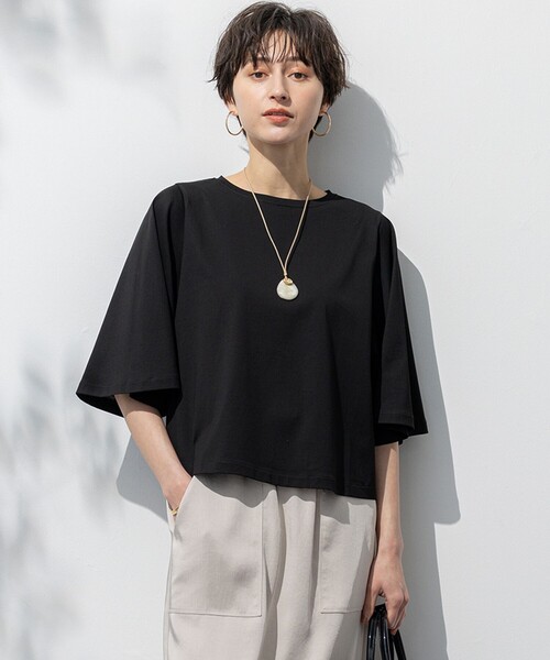 23区(ニジュウサンク)の「【洗える】ハイエンド フレアスリーブ Tシャツ(Tシャツ/カットソー・レディース・ホワイト系/ダークブラウン系/ブラック系・38/40)」の2枚目の写真
