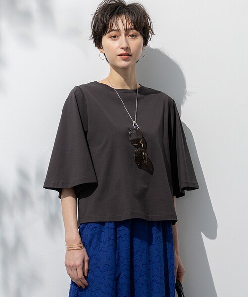 23区(ニジュウサンク)の「【洗える】ハイエンド フレアスリーブ Tシャツ(Tシャツ/カットソー・レディース・ホワイト系/ダークブラウン系/ブラック系・38/40)」の3枚目の写真