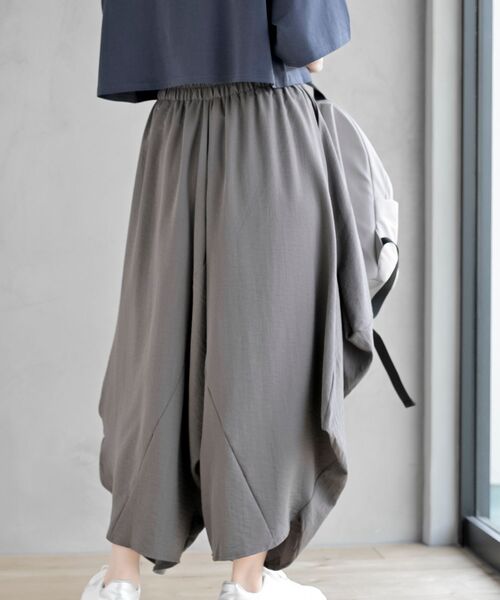 rps(アールピーエス)の「変形ドレープコクーンスカーチョ(その他パンツ・レディース・ブラック/チャコールグレー・フリー)」の6枚目の写真