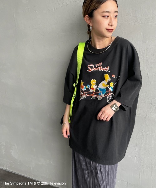 JEANS FACTORY Clothes（ジーンズファクトリークローズ）の「[JEANS FACTORY CLOTHES/ジーンズファクトリークローズ] SIMPSONS / ダメージ キャラクターTシャツ（Tシャツ/カットソー・レディース・ブラック・S/M/L）」の2枚目の写真