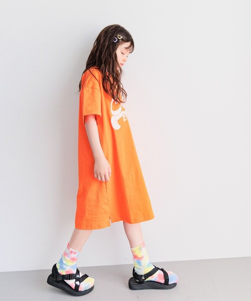 BAYFLOW（ベイフロー）の「[スリット入りで動きやすい♪]アソートプリントビッグワンピ(KIDS)（ワンピース・キッズ・チャコール/オレンジ/パープル・110cm/120cm/150cm/130cm/140cm）」の5枚目の写真