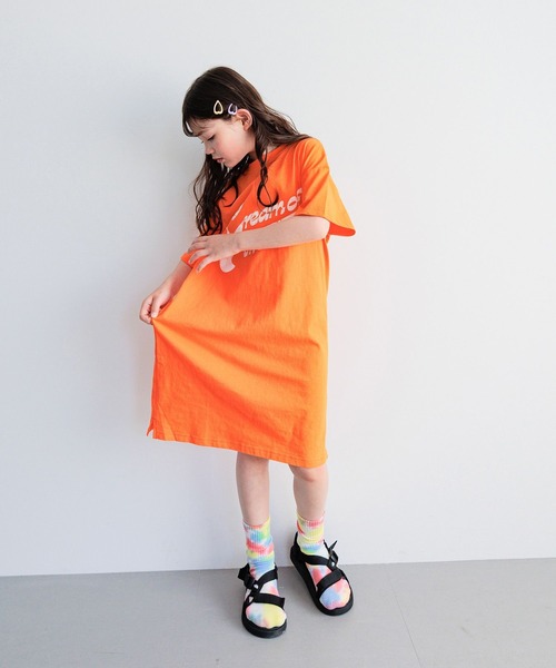 BAYFLOW（ベイフロー）の「[スリット入りで動きやすい♪]アソートプリントビッグワンピ(KIDS)（ワンピース・キッズ・チャコール/オレンジ/パープル・110cm/120cm/150cm/130cm/140cm）」の10枚目の写真