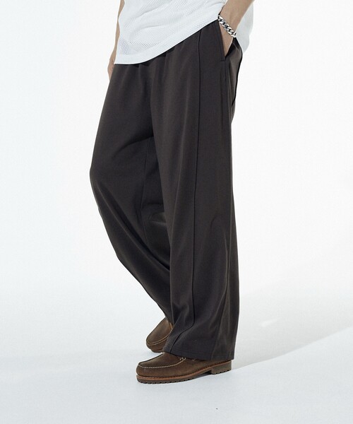 FREAK'S STORE（フリークスストア）の「FREAK’S STORE/フリークスストア 接触冷感 カーブシルエット ボンディング ワイドスウェットパンツ（スウェットパンツ・メンズ・ブラウン/ブラック/グレー/チャコールグレー・MEDIUM/LARGE）」の15枚目の写真