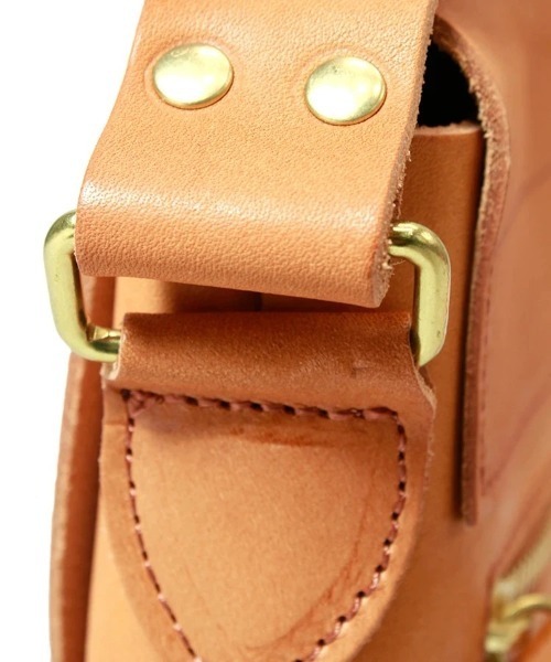 Butler Verner Sails（バトラーヴァーナーセイルス）の「Butler Verner Sails 本ﾇﾒ革ｼｮﾙﾀﾞｰ（ショルダーバッグ・メンズ・ベージュ・FREE）」の3枚目の写真