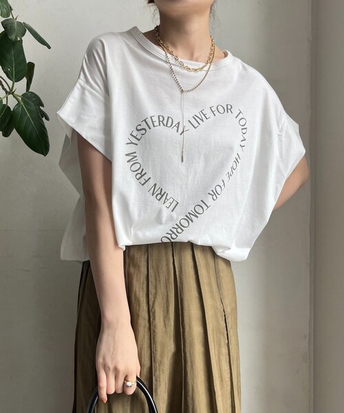 DouDou(ドゥドゥ)の「【WEB限定】ハートタックスリーブTEE(Tシャツ/カットソー・レディース・オフホワイト/チャコールグレー/ブラック・FREE)」の1枚目の写真