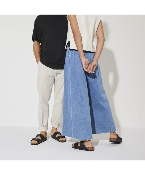 BIRKENSTOCK(ビルケンシュトック)の「【公式】ビルケンシュトック Arizona/アリゾナ ナチュラルレザー(サンダル・レディース・ブラック/ダークブラウン・25cm【レギュラー幅】/26cm【レギュラー幅】/26.5cm【レギュラー幅】/27cm【レギュラー幅】/28cm【レギュラー幅】/28.5cm【レギュラー幅】/29cm【レギュラー幅】/25cm【ナロー幅】/24.5cm【ナロー幅】/22.5cm【ナロー幅】/26.5cm【ナロー幅】/24cm【ナロー幅】/22.5cm【レギュラー幅】/23cm【ナロー幅】)」の2枚目の写真