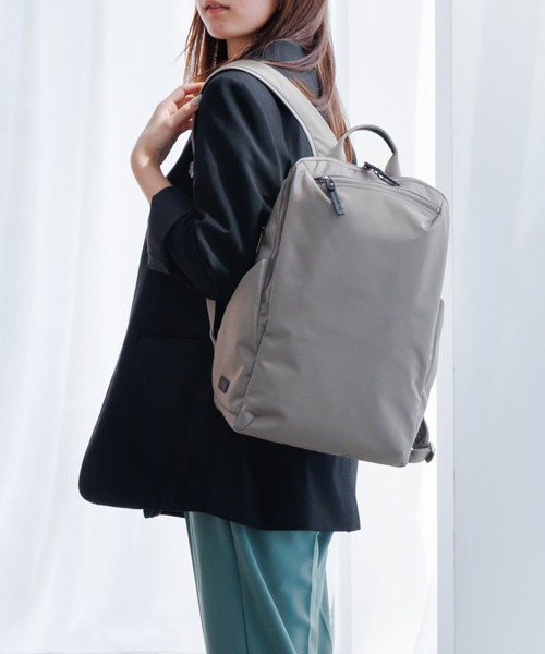 ace.(エース)の「ルフィラ A4サイズ収納 14.0インチPC収納 13L 480g 軽量 ボトルホルダー セットアップ 17911(ビジネスバッグ・レディース・ベージュ/ブラック/ネイビー・FREE)」の2枚目の写真