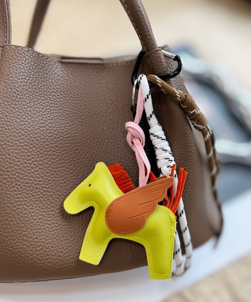 NOLITA LABORATORY(ノリータラボラトリー)の「【 NOLITA / ノリータ 】 レザータイプ ペガサス 馬 チャーム ロープストラップ ハート カラビナ キーホルダー キーリング バッグチャーム(チャーム・レディース・ホワイト/ライトグレー/ピンク/イエロー・FREE)」の7枚目の写真
