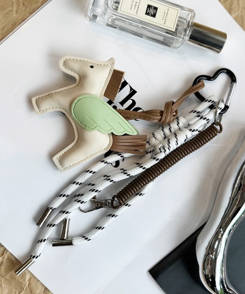 NOLITA LABORATORY(ノリータラボラトリー)の「【 NOLITA / ノリータ 】 レザータイプ ペガサス 馬 チャーム ロープストラップ ハート カラビナ キーホルダー キーリング バッグチャーム(チャーム・レディース・ホワイト/ライトグレー/ピンク/イエロー・FREE)」の13枚目の写真