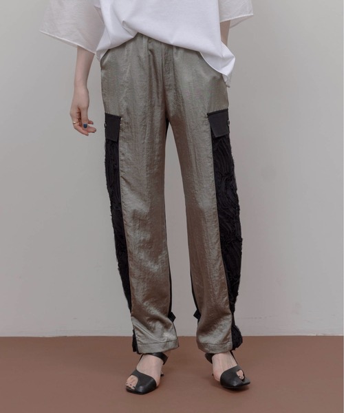Eimee Law(エイミーロウ)の「3TEX パラシュートカーゴパンツ〈異素材MIX〉(カーゴパンツ・レディース・グレイッシュベージュ/カーキ・FREE)」の7枚目の写真
