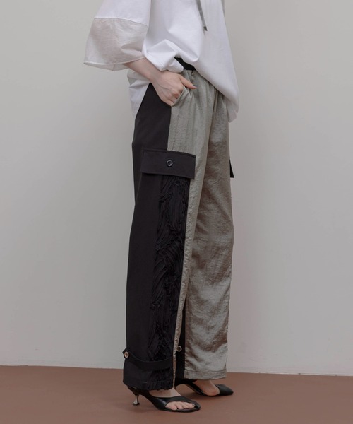 Eimee Law(エイミーロウ)の「3TEX パラシュートカーゴパンツ〈異素材MIX〉(カーゴパンツ・レディース・グレイッシュベージュ/カーキ・FREE)」の11枚目の写真