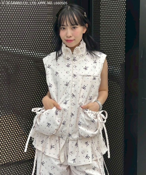 Candy Stripper(キャンディストリッパー)の「【HELLO KITTY】RIBBON&DOT ベスト(ベスト・レディース・アイボリー/ブラック/ピンク・FREE)」の4枚目の写真