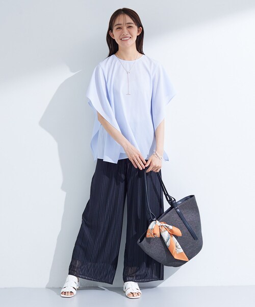 INDIVI(インディヴィ)の「【体型カバー】スクエアブラウス(シャツ/ブラウス・レディース・ブルー/ブラック/ホワイト/ライトグレー・34/15 /13/38/19/05)」の6枚目の写真