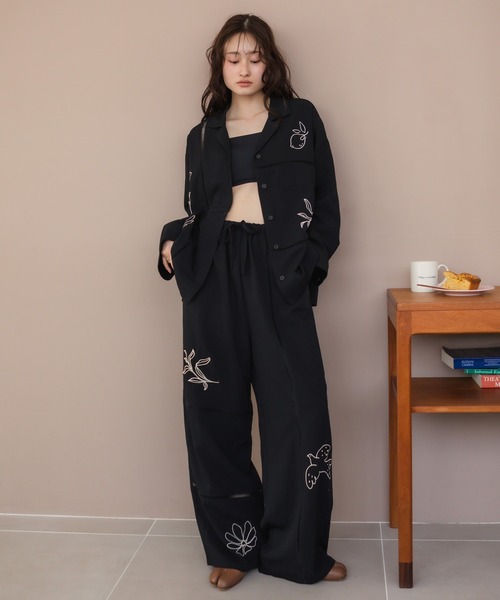 HEILIS(ヘイリス)の「【新色追加】【Hideka Original】刺繍パッチワークシャツ/セットアップ対応 オーバーサイズ ルーズシルエット トレンド 韓国 ボタニカル ボヘミアン ボーホー カジュアル 秋服 シャツ 長袖 刺繍 エンブロイダリー パッチワーク レース ブラック アイボリー ブラウン 冷房対策 紫外線対策 日焼け対策(シャツ/ブラウス・レディース・アイボリー/ブラック/ブラウン・FREE)」の4枚目の写真