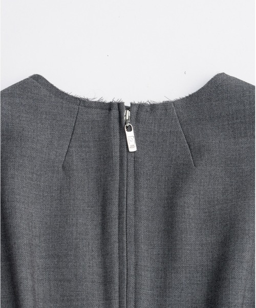 セール】ハンドステッチディープVドレス / Hand-stitched Deep V-neck