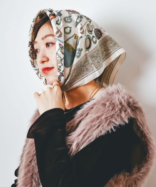 le.coeur blanc（ルクールブラン）の「AULENTTIヴィンテージスカーフ（バンダナ/スカーフ・レディース・オレンジ系その他/ベージュ系その他2・FREE）」の2枚目の写真