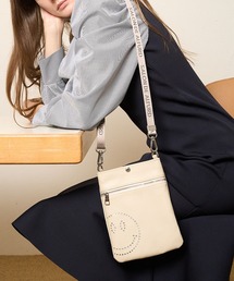 SALON DE ALFURD TOKYO（サロンドアルファード）の「スマイル スマポッシェ 2nd(ロゴ入りショルダーVer.)（ショルダーバッグ）」