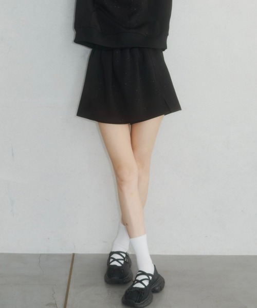 Lallana(ララーナ)の「Lame coco short sweatpants/ラメココショートスウェットパンツ(スカート・レディース・グレー/ブラック・FREE/SMALL)」の2枚目の写真