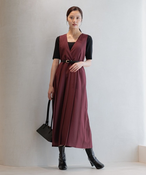 Andemiu(アンデミュウ)の「Vネックプリーツジャンスカ590659(ジャンパースカート・レディース・ブラウン/ベージュ/ボルドー・FREE)」の8枚目の写真