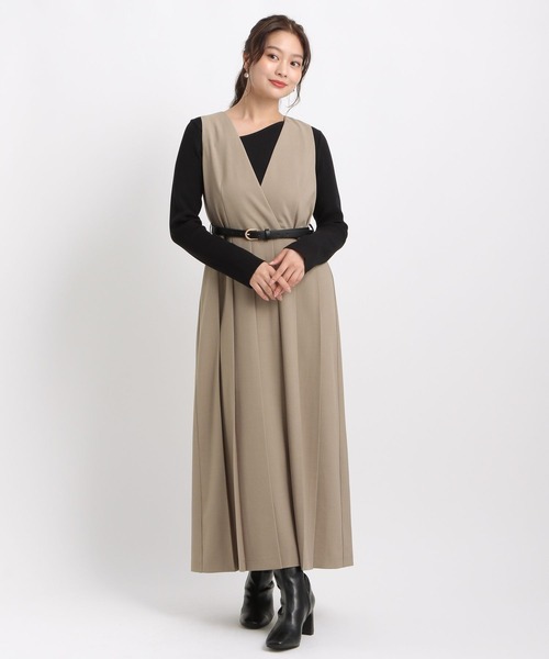 Andemiu(アンデミュウ)の「Vネックプリーツジャンスカ590659(ジャンパースカート・レディース・ブラウン/ベージュ/ボルドー・FREE)」の12枚目の写真