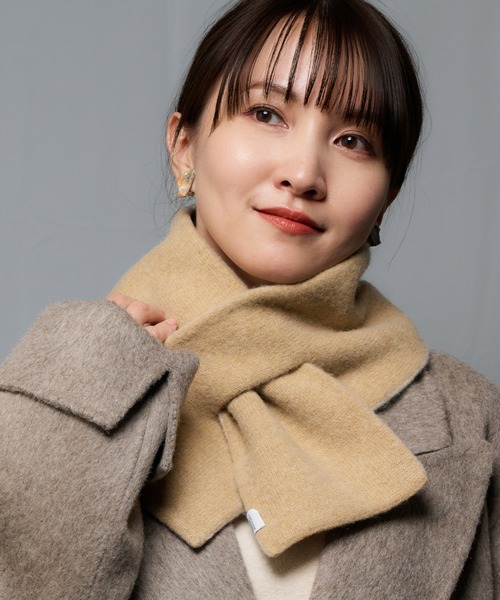 MACKINTOSH PHILOSOPHY（ﾏｯｷﾝﾄｯｼｭ ﾌｨﾛｿﾌｨｰ）の「ギフトBOX付き ウール100％ ”ROLL MUFFLER” リバーシブル マフラー（ストール/ショール・レディース・オレンジ/ベージュ/ピンク/レモンイエロー/ブルー系その他・FREE）」の2枚目の写真