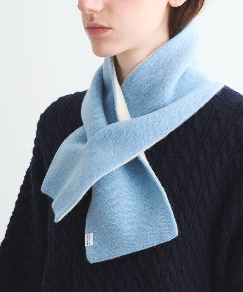 MACKINTOSH PHILOSOPHY（ﾏｯｷﾝﾄｯｼｭ ﾌｨﾛｿﾌｨｰ）の「ギフトBOX付き ウール100％ ”ROLL MUFFLER” リバーシブル マフラー（ストール/ショール・レディース・オレンジ/ベージュ/ピンク/レモンイエロー/ブルー系その他・FREE）」の3枚目の写真