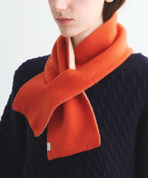 MACKINTOSH PHILOSOPHY（ﾏｯｷﾝﾄｯｼｭ ﾌｨﾛｿﾌｨｰ）の「ギフトBOX付き ウール100％ ”ROLL MUFFLER” リバーシブル マフラー（ストール/ショール・レディース・オレンジ/ベージュ/ピンク/レモンイエロー/ブルー系その他・FREE）」の5枚目の写真