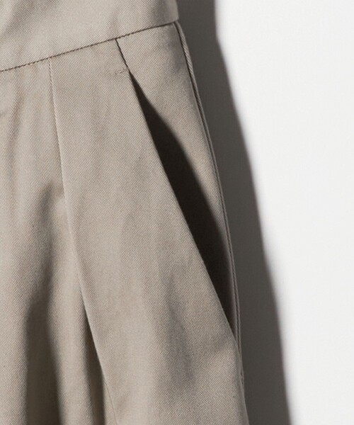 BEAUTY&YOUTH UNITED ARROWS（ビューティーアンドユースユナイテッドアローズ）の「ダルカラー 2プリーツ ワイド チノパンツ NO.11（チノパンツ・メンズ・オリーブ/オフホワイト・S/M/L/XL）」の13枚目の写真