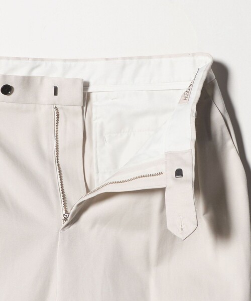 BEAUTY&YOUTH UNITED ARROWS（ビューティーアンドユースユナイテッドアローズ）の「ダルカラー 2プリーツ ワイド チノパンツ NO.11（チノパンツ・メンズ・オリーブ/オフホワイト・S/M/L/XL）」の22枚目の写真