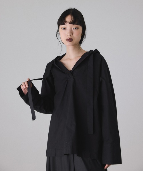 ADAM ET ROPE'(アダムエロペ)の「スキッパーフーディシャツ(シャツ/ブラウス・レディース・ホワイト系その他5/ブラック・FREE)」の1枚目の写真