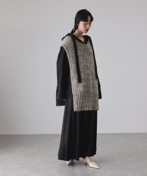 ADAM ET ROPE'(アダムエロペ)の「スキッパーフーディシャツ(シャツ/ブラウス・レディース・ホワイト系その他5/ブラック・FREE)」の21枚目の写真