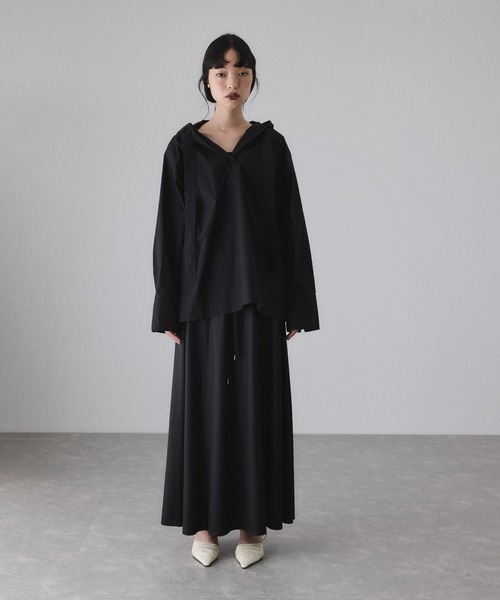 ADAM ET ROPE'(アダムエロペ)の「スキッパーフーディシャツ(シャツ/ブラウス・レディース・ホワイト系その他5/ブラック・FREE)」の22枚目の写真