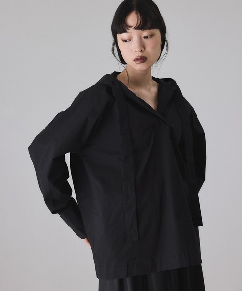 ADAM ET ROPE'(アダムエロペ)の「スキッパーフーディシャツ(シャツ/ブラウス・レディース・ホワイト系その他5/ブラック・FREE)」の17枚目の写真