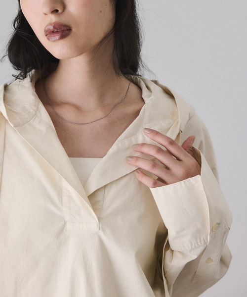 ADAM ET ROPE'(アダムエロペ)の「スキッパーフーディシャツ(シャツ/ブラウス・レディース・ホワイト系その他5/ブラック・FREE)」の9枚目の写真