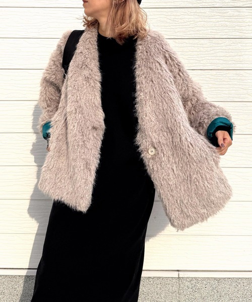 Q（キュー）の「ノーカラーシャギーコート（ノーカラーコート・レディース・カーキ/グレイッシュベージュ・MEDIUM）」の20枚目の写真