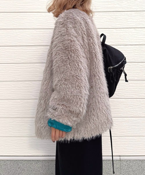 Q（キュー）の「ノーカラーシャギーコート（ノーカラーコート・レディース・カーキ/グレイッシュベージュ・MEDIUM）」の18枚目の写真