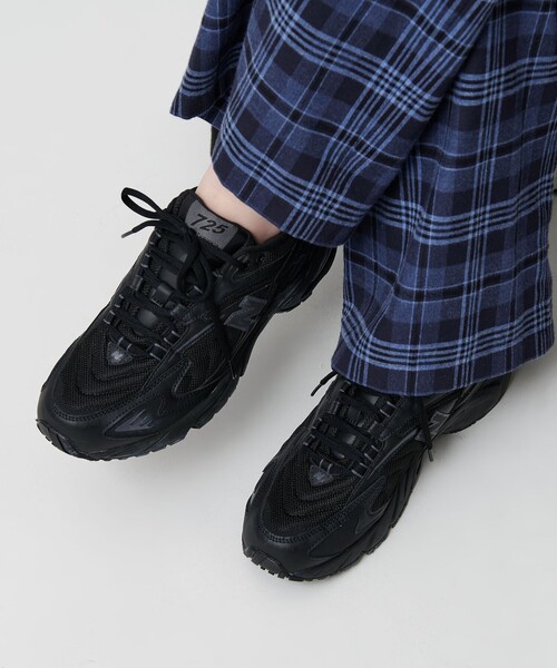 NEW BALANCE（ニューバランス）の「＜New Balance＞ML725/スニーカー（スニーカー・レディース・ブラック/シルバー・22.5cm/23cm/23.5cm/24cm/24.5cm/25cm）」の5枚目の写真
