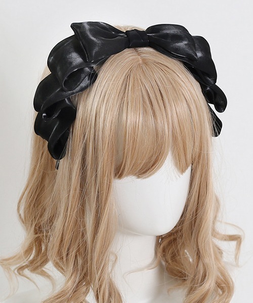 Mayree(メイリー)の「【urge select】リボン ウエーブデザイン フェミニン カチューシャ【8色展開】(カチューシャ・レディース・ブラック/ブルー/イエロー/パープル/レッド/ピンク/ホワイト/グレー・FREE)」の2枚目の写真
