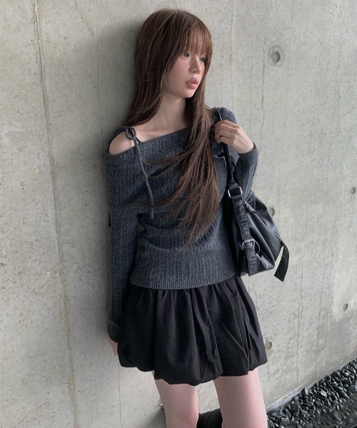 anyonemore（エニワンモア）の「リボンワンオフショルダーリブニット（ニット/セーター・レディース・カーキ/ベージュ/チャコール・FREE）」の19枚目の写真