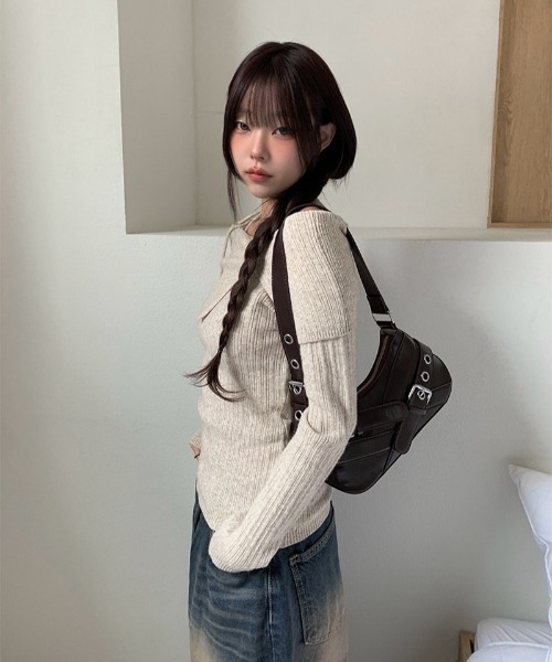 anyonemore（エニワンモア）の「リボンワンオフショルダーリブニット（ニット/セーター・レディース・カーキ/ベージュ/チャコール・FREE）」の16枚目の写真