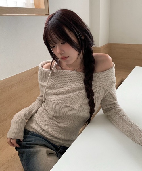 anyonemore（エニワンモア）の「リボンワンオフショルダーリブニット（ニット/セーター・レディース・カーキ/ベージュ/チャコール・FREE）」の14枚目の写真