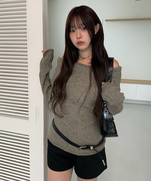 anyonemore（エニワンモア）の「リボンワンオフショルダーリブニット（ニット/セーター・レディース・カーキ/ベージュ/チャコール・FREE）」の12枚目の写真