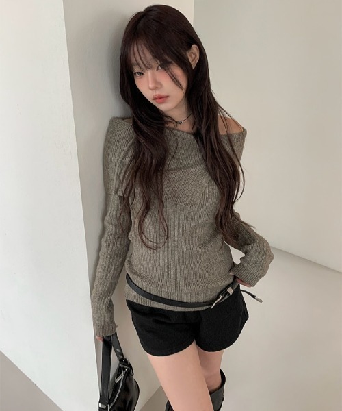 anyonemore（エニワンモア）の「リボンワンオフショルダーリブニット（ニット/セーター・レディース・カーキ/ベージュ/チャコール・FREE）」の11枚目の写真