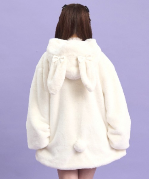 treatürself バニーファーコート 未使用品 美品 ホワイト　アウター treatrself バニーファーコート 未使用品 美品 ホワイト