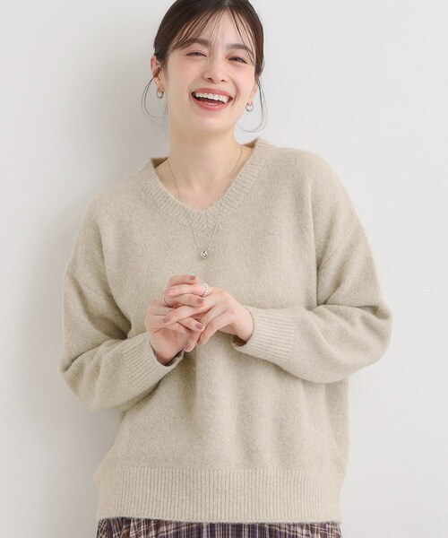 DRESKIP（ドレスキップ）の「ふわふわVネックニット（ニット/セーター・レディース・チャコールグレー/ライトベージュ/ブルー系その他/ピンク系・04/03/02/01）」の2枚目の写真