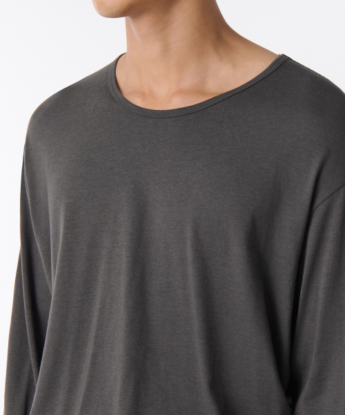 MUSINSA STANDARD（ムシンサスタンダード）の「リラックスドCRスcoopネック長袖Tシャツ[ガンメタル]（Tシャツ/カットソー・メンズ・その他・SMALL/MEDIUM/LARGE/X-LARGE/XX-LARGE/XXX-LARGE）」の4枚目の写真